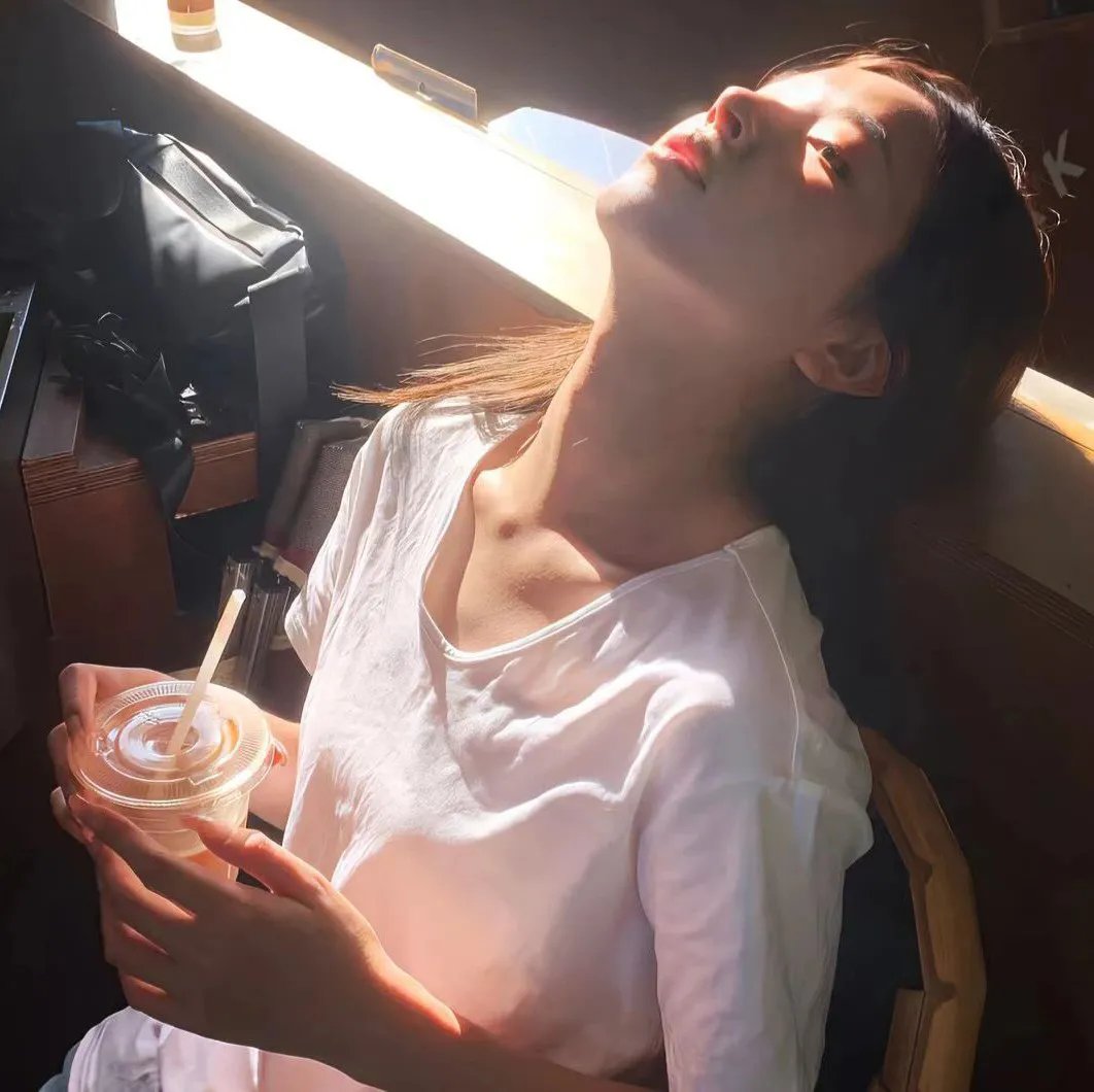 缠绕之路海报